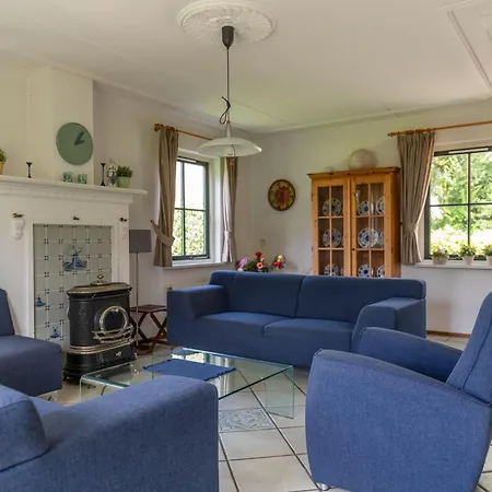 Buitenplaats 86 بيت للعطل *